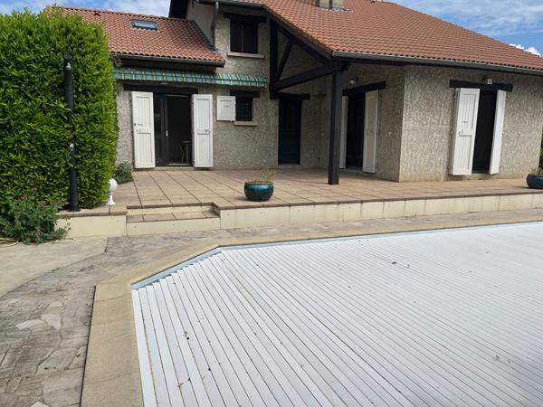 Villa 7 pièce(s) 152 m2 avec piscine chauffée
