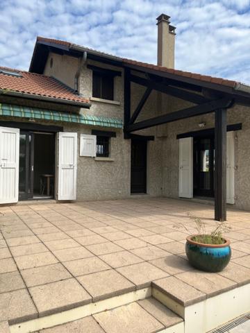Villa 7 pièce(s) 152 m2 avec piscine chauffée