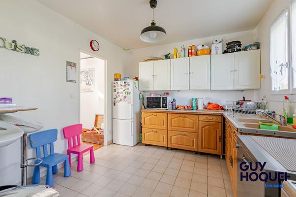 Vente : maison 5 pièces 3 chambres, 2 salles d'eau 1 salle de bains à LIEUSAINT !