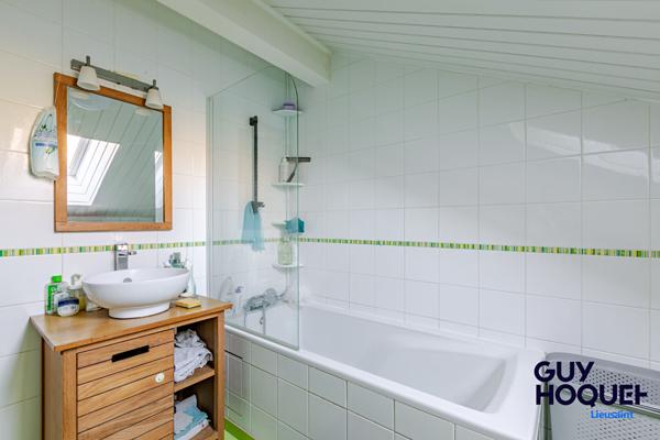 Vente : maison 5 pièces 3 chambres, 2 salles d'eau 1 salle de bains à LIEUSAINT !