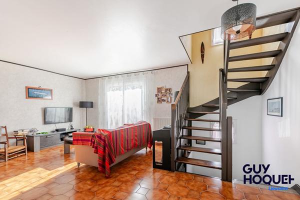 Vente : maison 5 pièces 3 chambres, 2 salles d'eau 1 salle de bains à LIEUSAINT !