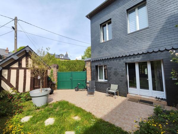 Charmante maison proche écoles et lycée  Jardin & terrasse