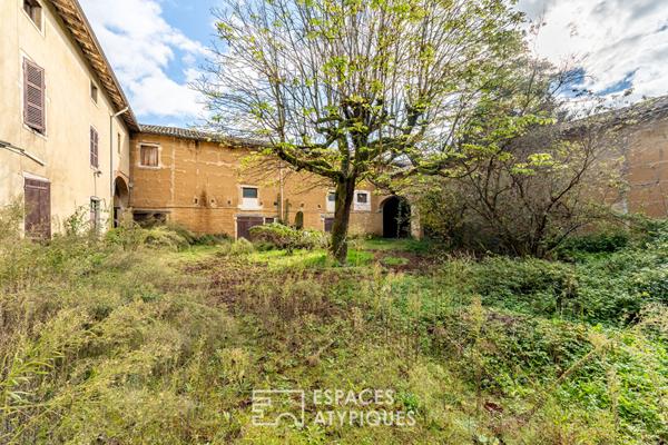 Plateau brut en Duplex à réinventer avec jardin à Jassans-Riottier