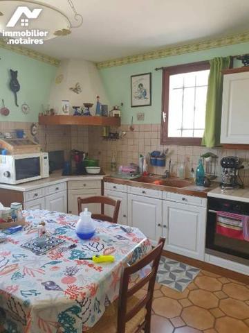 Maison d'habitation centre Loches avec dépendances