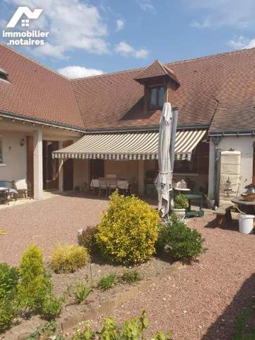 Maison d'habitation centre Loches avec dépendances