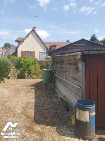 Maison d'habitation centre Loches avec dépendances