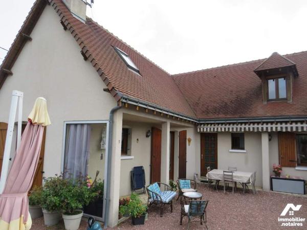 Maison d'habitation centre Loches avec dépendances