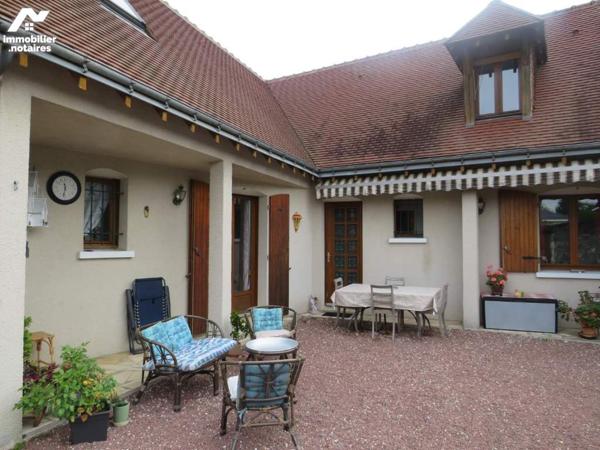 Maison d'habitation centre Loches avec dépendances