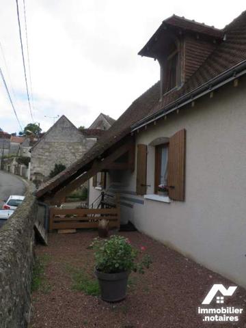 Maison d'habitation centre Loches avec dépendances