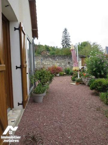 Maison d'habitation centre Loches avec dépendances
