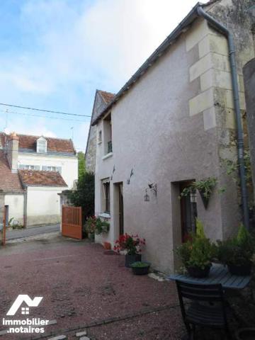 Maison d'habitation centre Loches avec dépendances