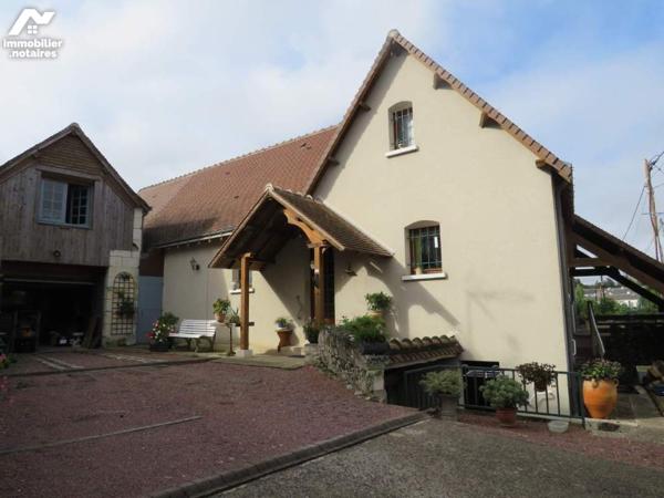 Maison d'habitation centre Loches avec dépendances