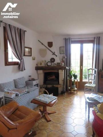 Maison d'habitation centre Loches avec dépendances