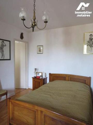 Maison d'habitation centre Loches avec dépendances