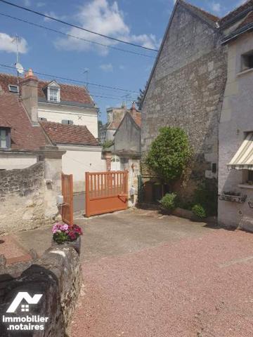 Maison d'habitation centre Loches avec dépendances