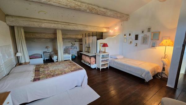 Maison familiale 200 m²,  5 chambres dt 2 au rdc, à 1 km du port du Brusc