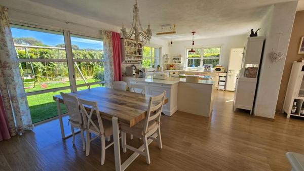 Maison familiale 200 m²,  5 chambres dt 2 au rdc, à 1 km du port du Brusc