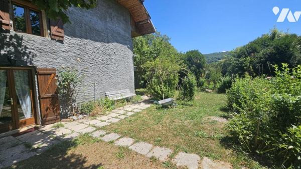 LA BIOLLE, corps de ferme de 112m2 au calme avec 9 000m2 de terrain agricole NON LOUE