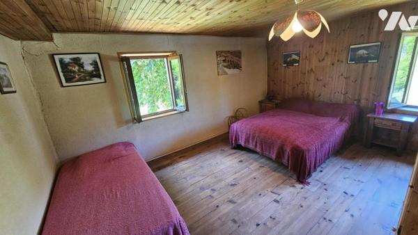 LA BIOLLE, corps de ferme de 112m2 au calme avec 9 000m2 de terrain agricole NON LOUE