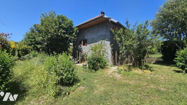LA BIOLLE, corps de ferme de 112m2 au calme avec 9 000m2 de terrain agricole NON LOUE