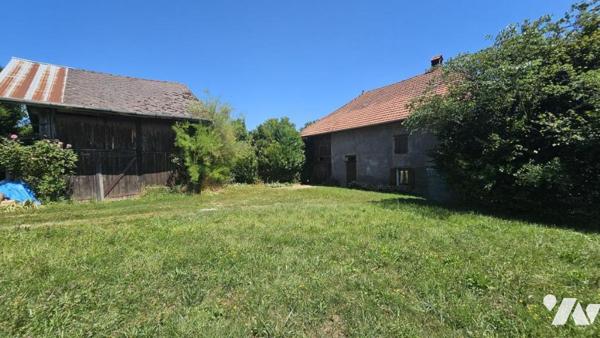 LA BIOLLE, corps de ferme de 112m2 au calme avec 9 000m2 de terrain agricole NON LOUE
