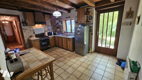 LA BIOLLE, corps de ferme de 112m2 au calme avec 9 000m2 de terrain agricole NON LOUE