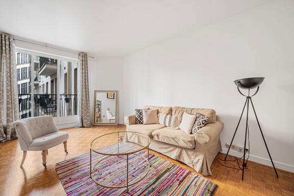 Paris 16 - Spacieux 4 pièces meublé dans la rue la plus prisée de Passy