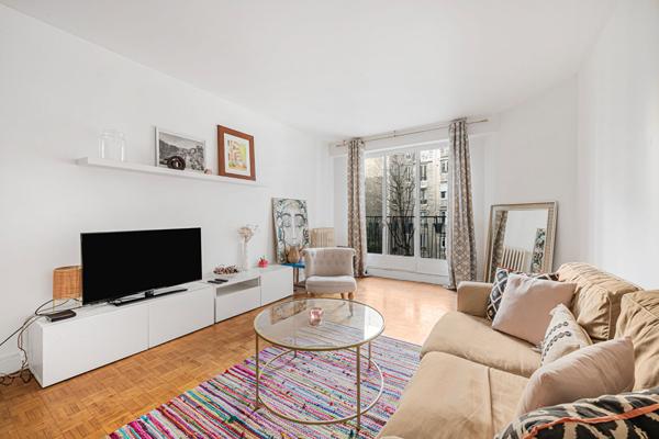 Paris 16 - Spacieux 4 pièces meublé dans la rue la plus prisée de Passy