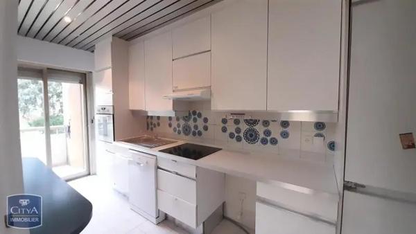 Appartement à louer 3 pièces 97.2m²