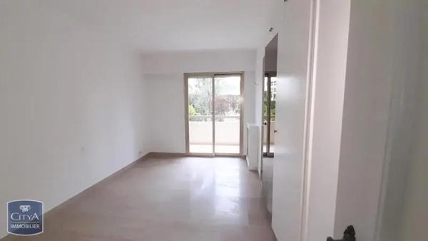 Appartement à louer 3 pièces 97.2m²