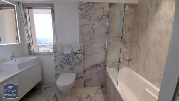 Appartement à louer 3 pièces 97.2m²