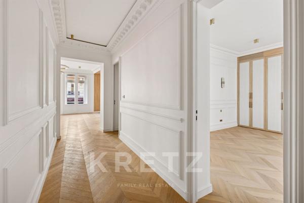 Appartement rénové de standing - Triangle d'or