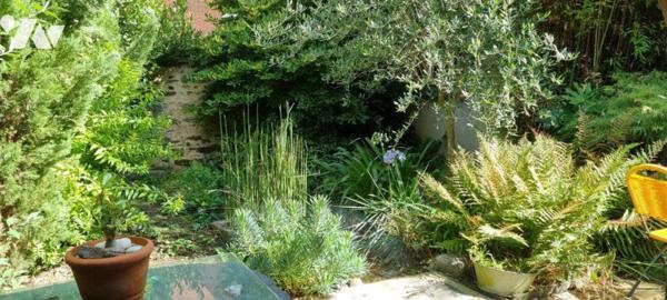 LA GUERCHE DE BGNE - Plein-centre-Maison atypique avec jardin