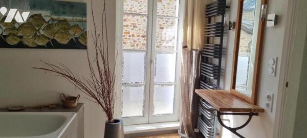 LA GUERCHE DE BGNE - Plein-centre-Maison atypique avec jardin