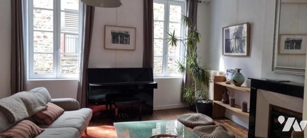 LA GUERCHE DE BGNE - Plein-centre-Maison atypique avec jardin