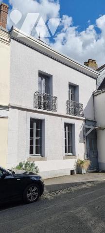 LA GUERCHE DE BGNE - Plein-centre-Maison atypique avec jardin