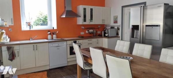 LA GUERCHE DE BGNE - Plein-centre-Maison atypique avec jardin