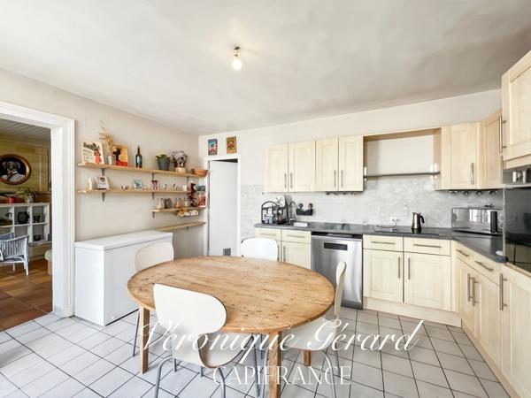 IDEAL Famille ou Investisseurs Maison en Pierre avec cours, jardin et grange