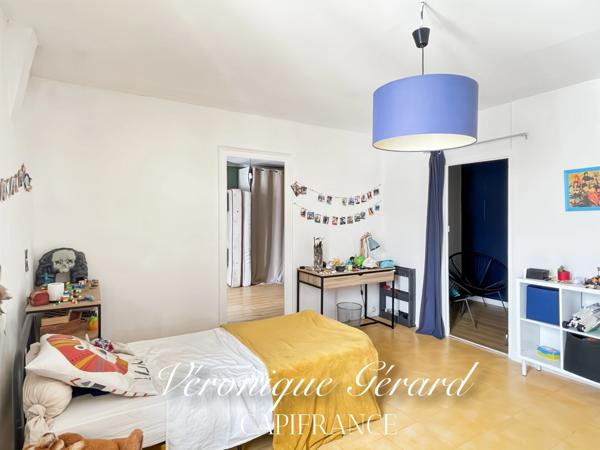 IDEAL Famille ou Investisseurs Maison en Pierre avec cours, jardin et grange