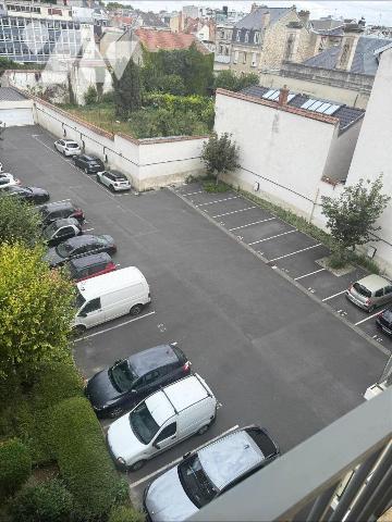 Hyper centre de Reims,  au coeur de la rue de Vesle, dans un immeuble construit au début des an...