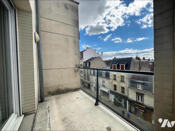 Hyper centre de Reims,  au coeur de la rue de Vesle, dans un immeuble construit au début des an...