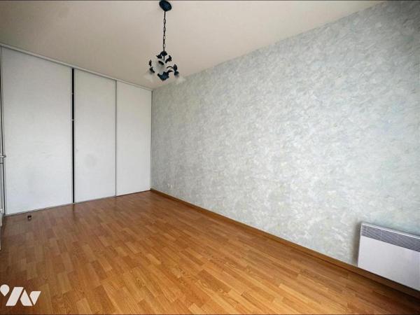 Hyper centre de Reims,  au coeur de la rue de Vesle, dans un immeuble construit au début des an...