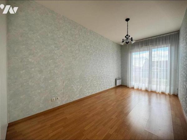 Hyper centre de Reims,  au coeur de la rue de Vesle, dans un immeuble construit au début des an...