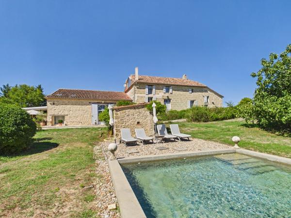 Propriété à la campagne avec piscine et 4,2 hectares de terrain