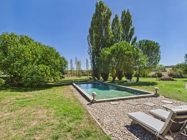Propriété à la campagne avec piscine et 4,2 hectares de terrain