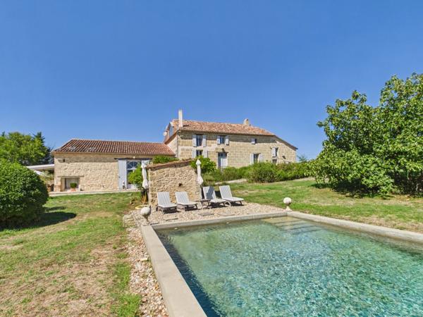 Propriété à la campagne avec piscine et 4,2 hectares de terrain