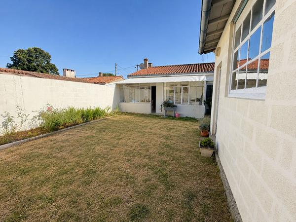 Vente
                Maison64 m² - 3 Pièces -
                    LUCON (85400)