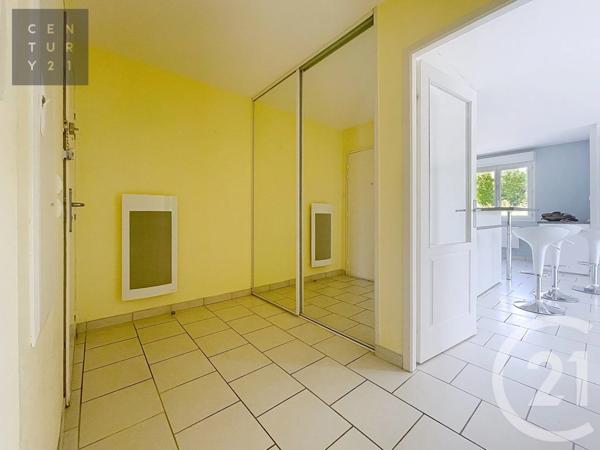 Appartement à vendre  3 pièces - 66,30 m 2   TROYES  - 10
