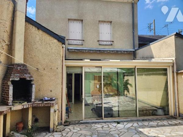 La Flèche, quartier champs de foire, maison de 115 m².

-RdC : entrée avec wc et départ d'esc...