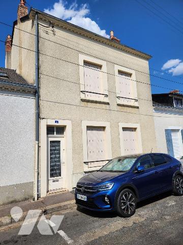 La Flèche, quartier champs de foire, maison de 115 m².

-RdC : entrée avec wc et départ d'esc...